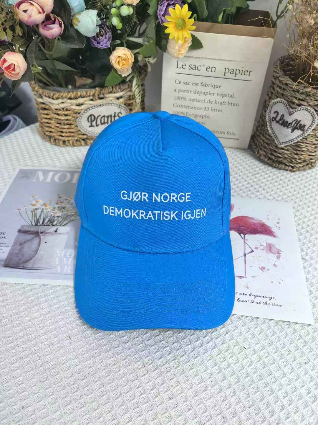 Blå PresseVern-caps, forfra